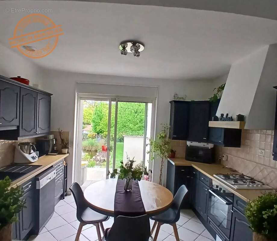 Maison à JONS
