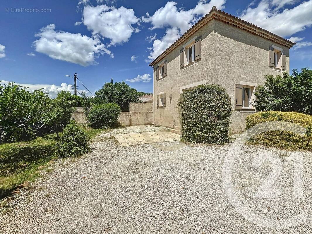 Maison à VERS-PONT-DU-GARD