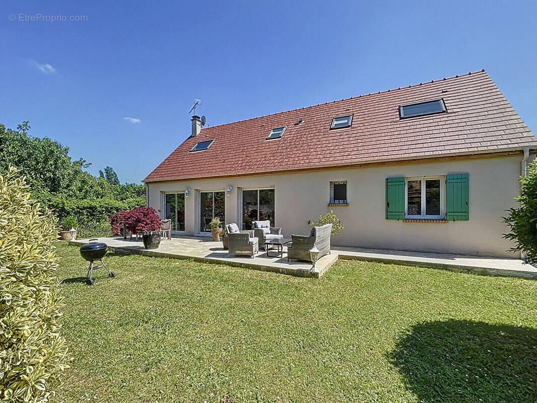 Maison à NEAUPHLE-LE-CHATEAU