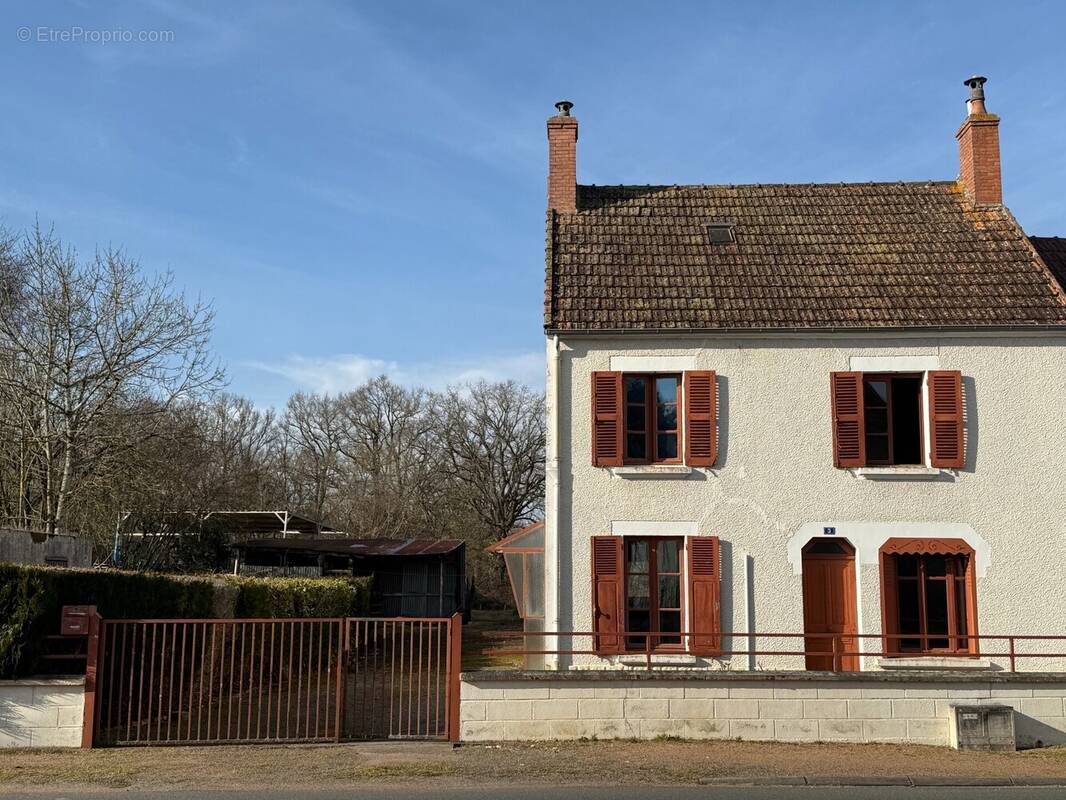 Maison à VICQ-EXEMPLET