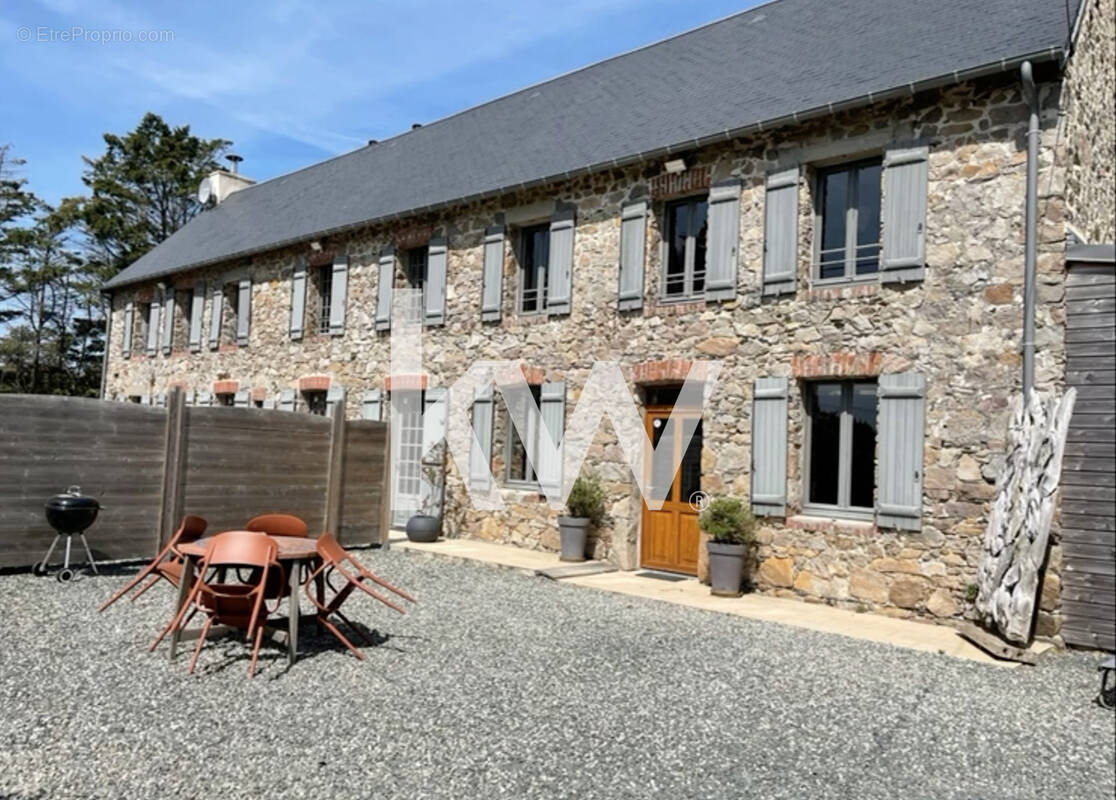 Maison à AGON-COUTAINVILLE