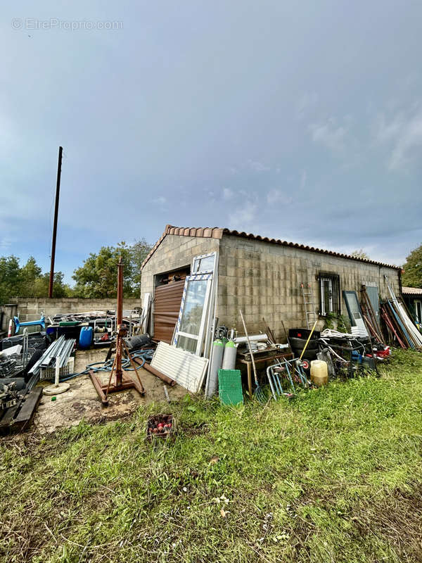 Parking à GENISSAC