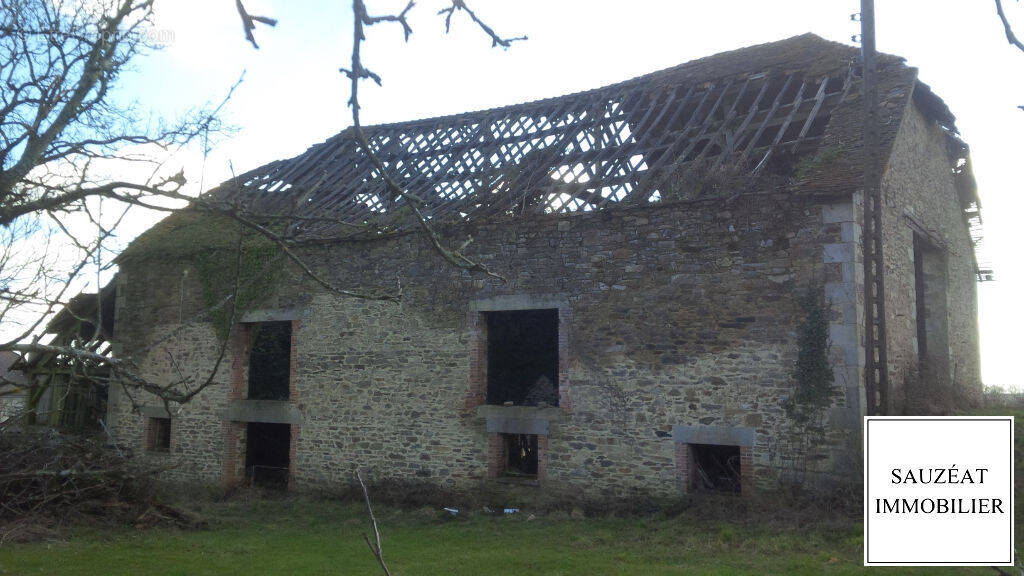 Terrain à MAGNAC-BOURG