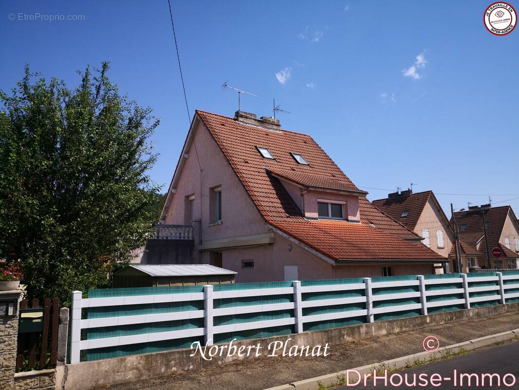 Maison à LE CHAMBON-FEUGEROLLES