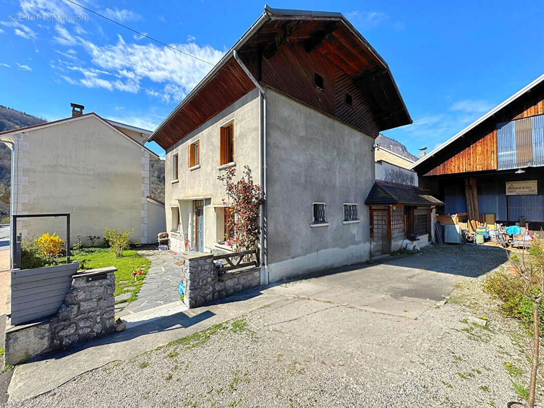 Maison à UGINE