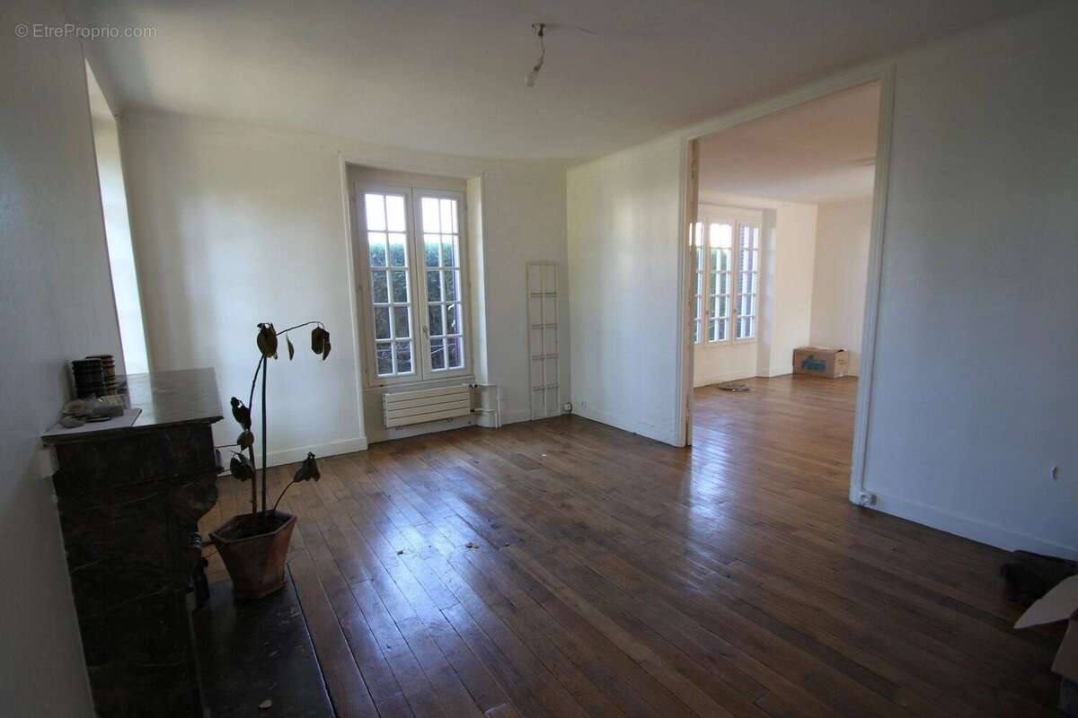 Maison à ANGERVILLIERS