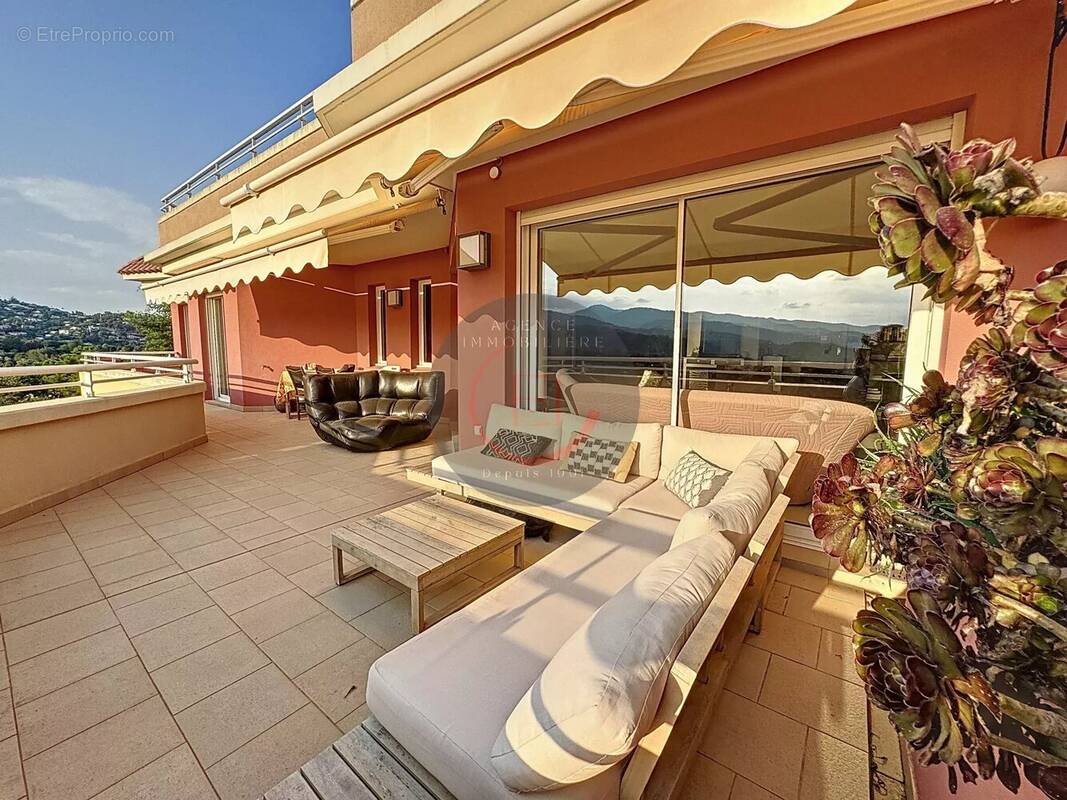 Appartement à MANDELIEU-LA-NAPOULE