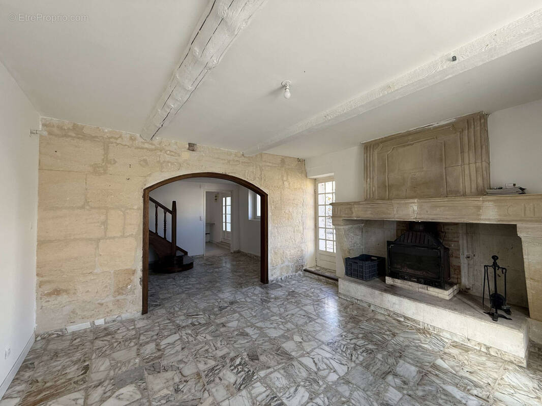 Maison à FONTVIEILLE