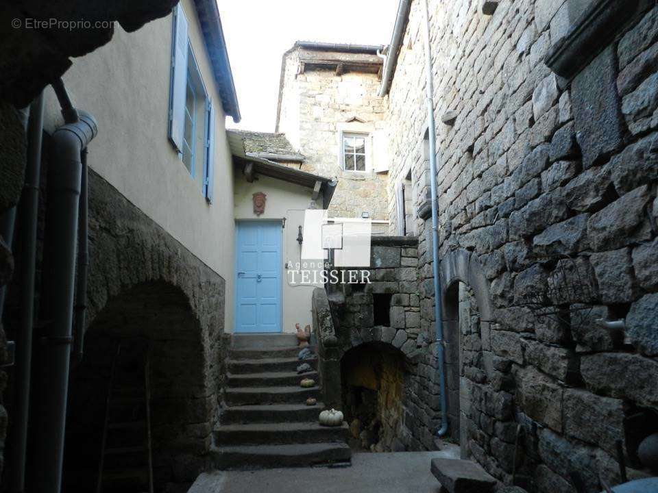 Maison à SAINT-PIERRE-SAINT-JEAN