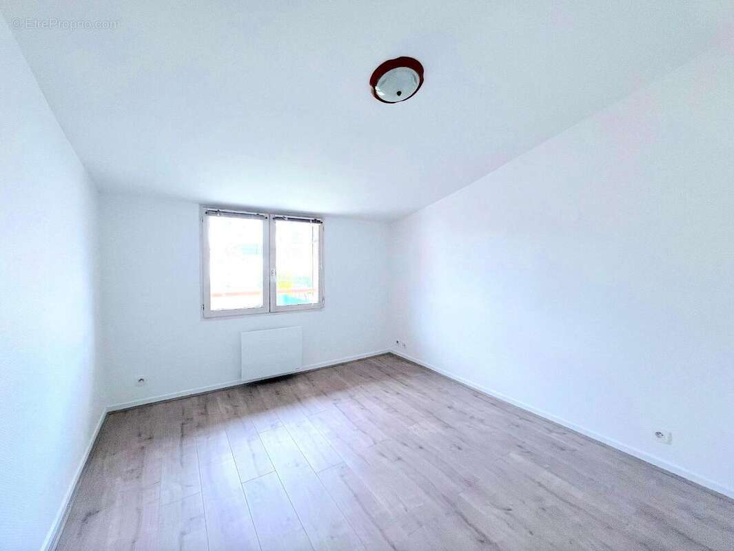   - Maison à VAULX-EN-VELIN
