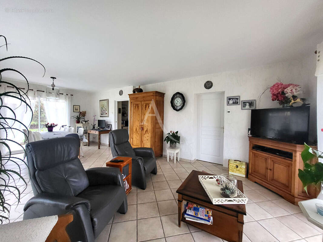 Maison à LES CERQUEUX