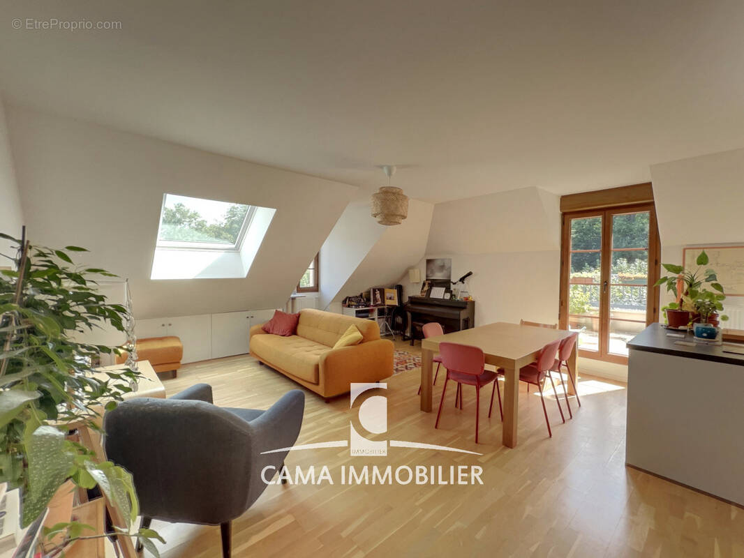 Appartement à BUC