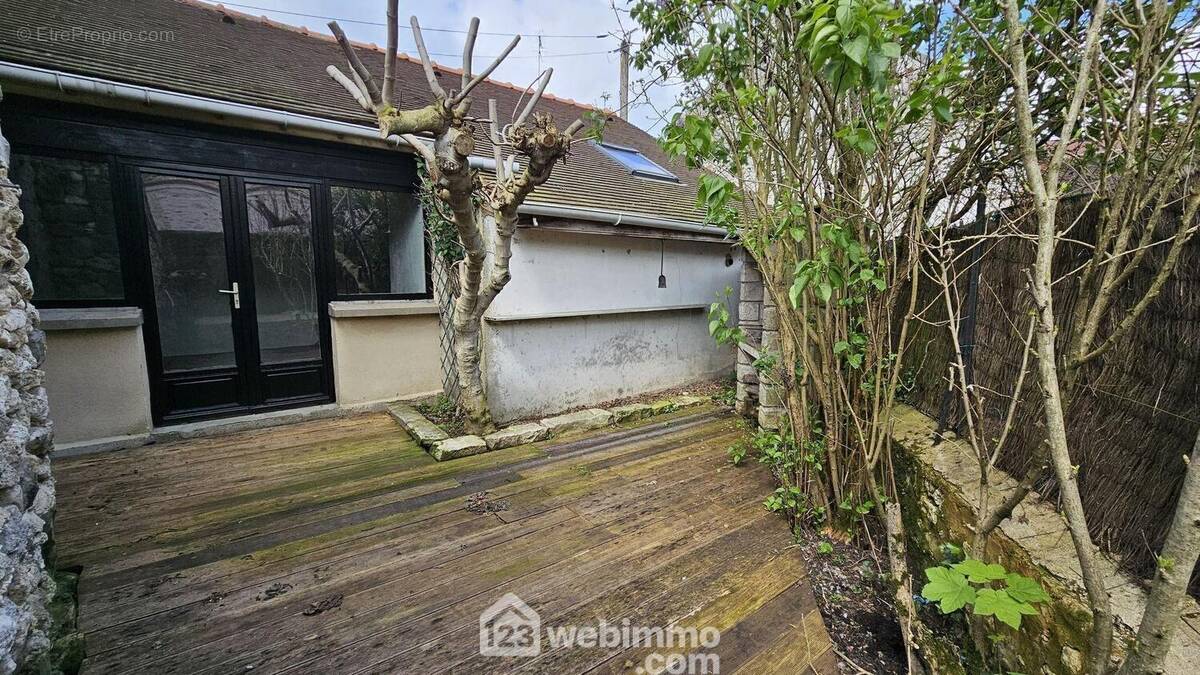 Une terrasse de 25 m² sans vis à vis. - Maison à DANNEMOIS