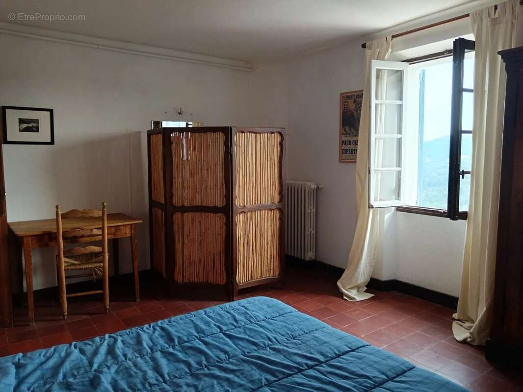 Appartement à COURSEGOULES