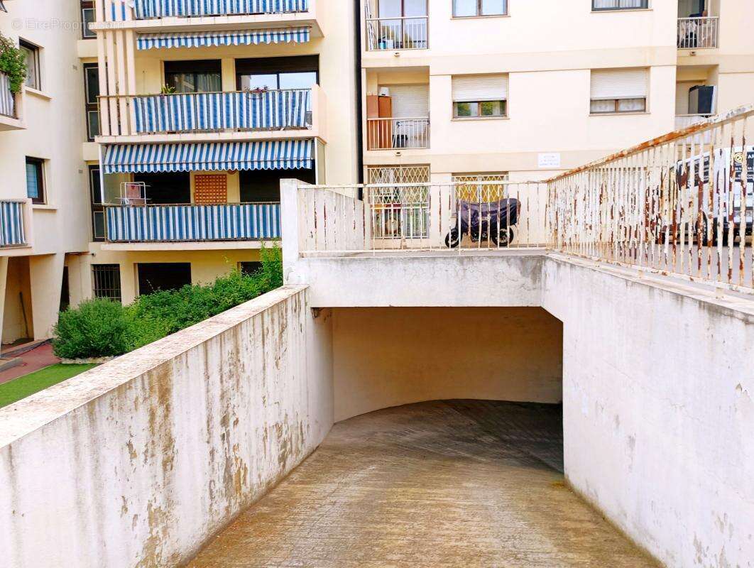 Parking à CANNES