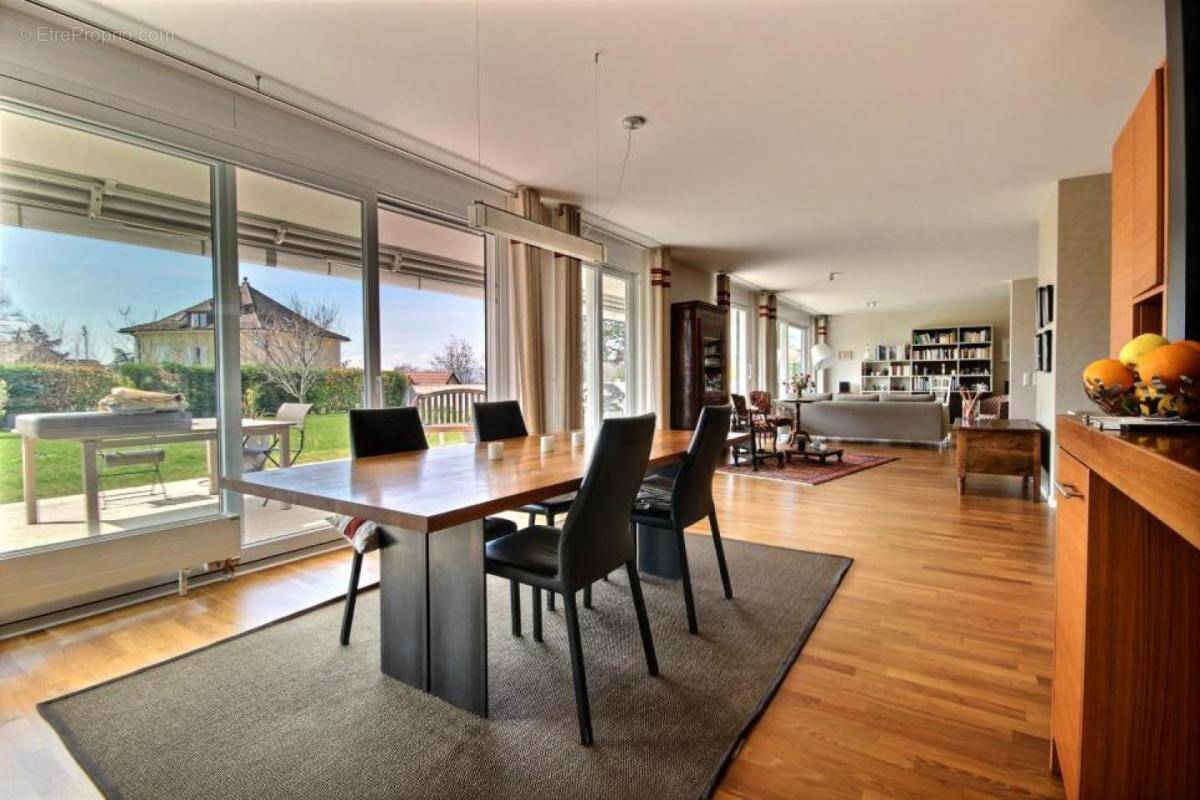 Appartement à LES CLAYES-SOUS-BOIS