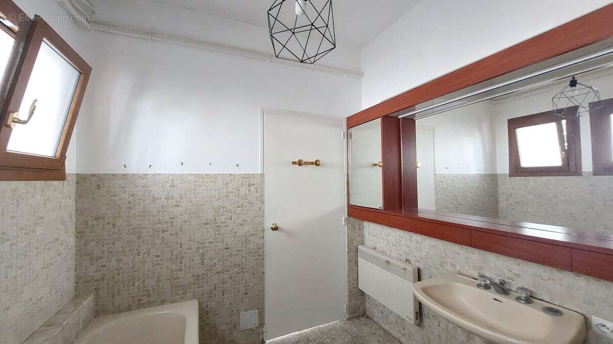salle de bain - Maison à SAINT-PALAIS-SUR-MER