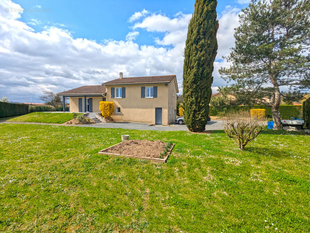 Maison à CHAZAY-D&#039;AZERGUES