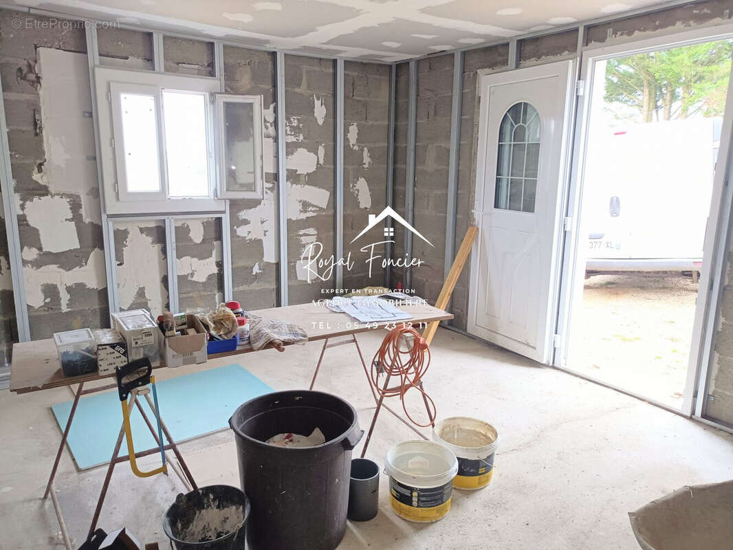 Pièce de vie de 20 M2 - Maison à OYRE