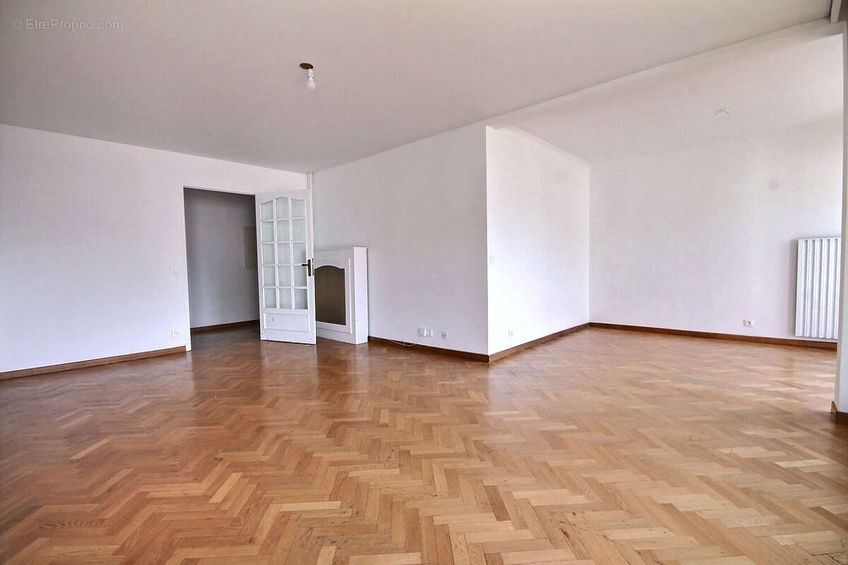 Appartement à MARSEILLE-5E