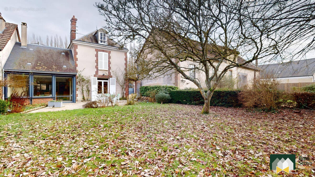 façade arrière + dépendances - Maison à LEVES
