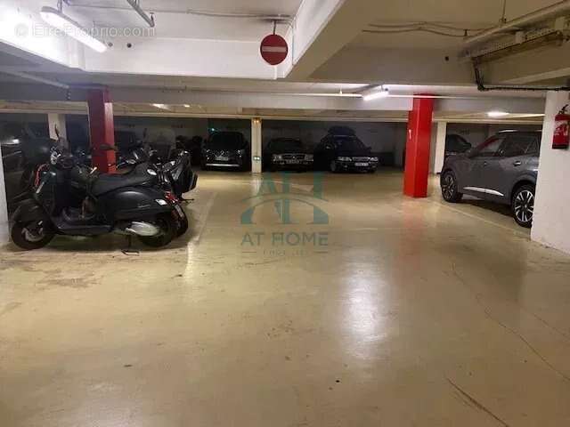 Parking à PARIS-10E