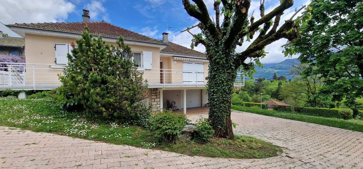 Maison à SAINT-NAZAIRE-LES-EYMES