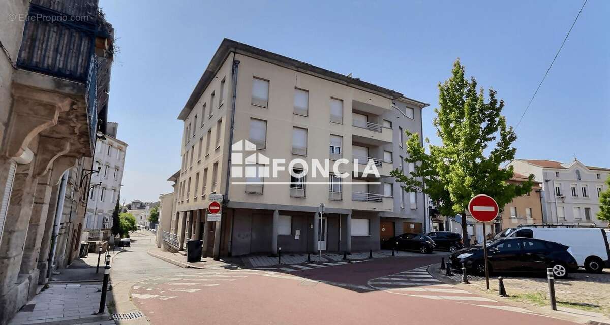 Appartement à LE CHAMBON-FEUGEROLLES