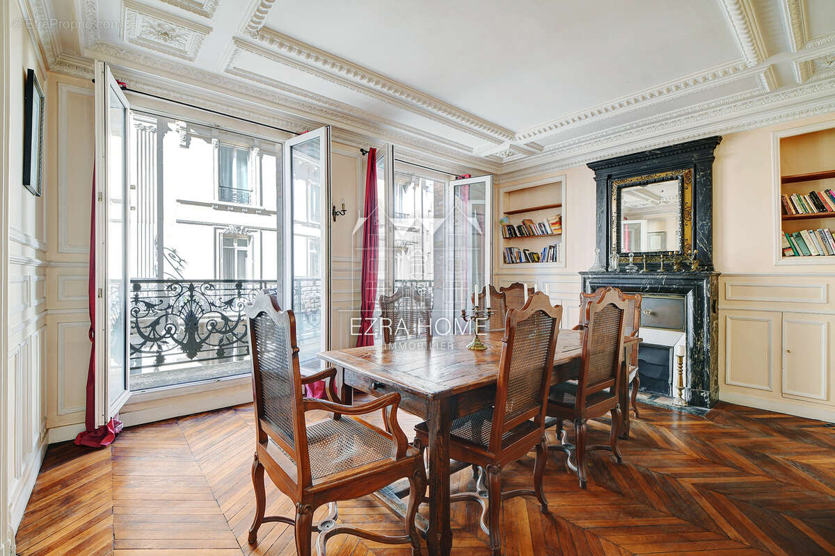 Appartement à PARIS-1E