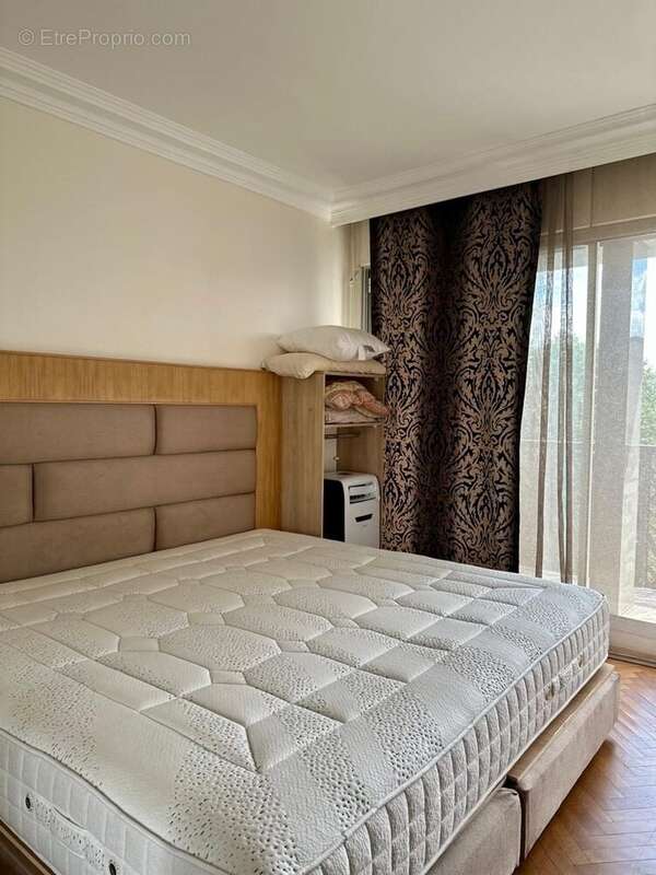Appartement à PARIS-8E