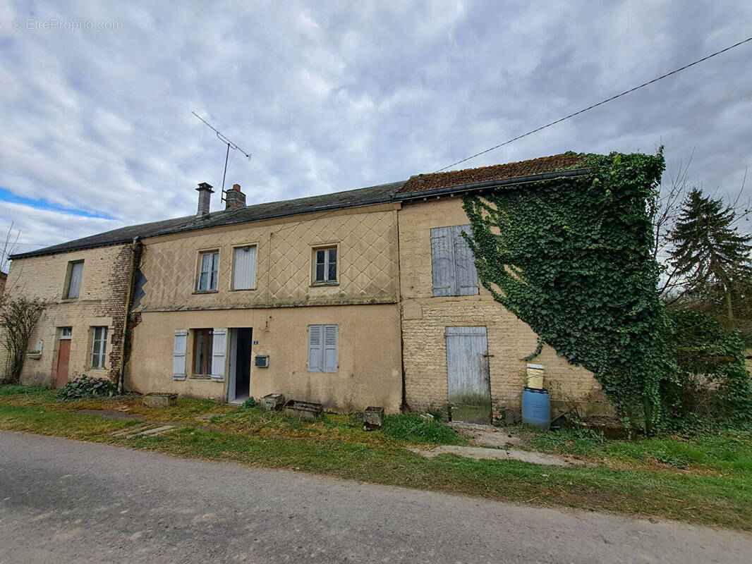 Maison à AMBLY-FLEURY