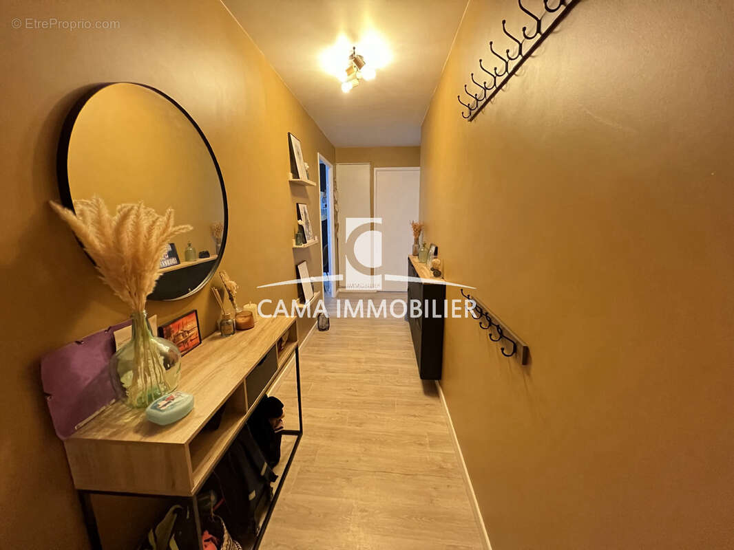 Appartement à FONTENAY-LE-FLEURY