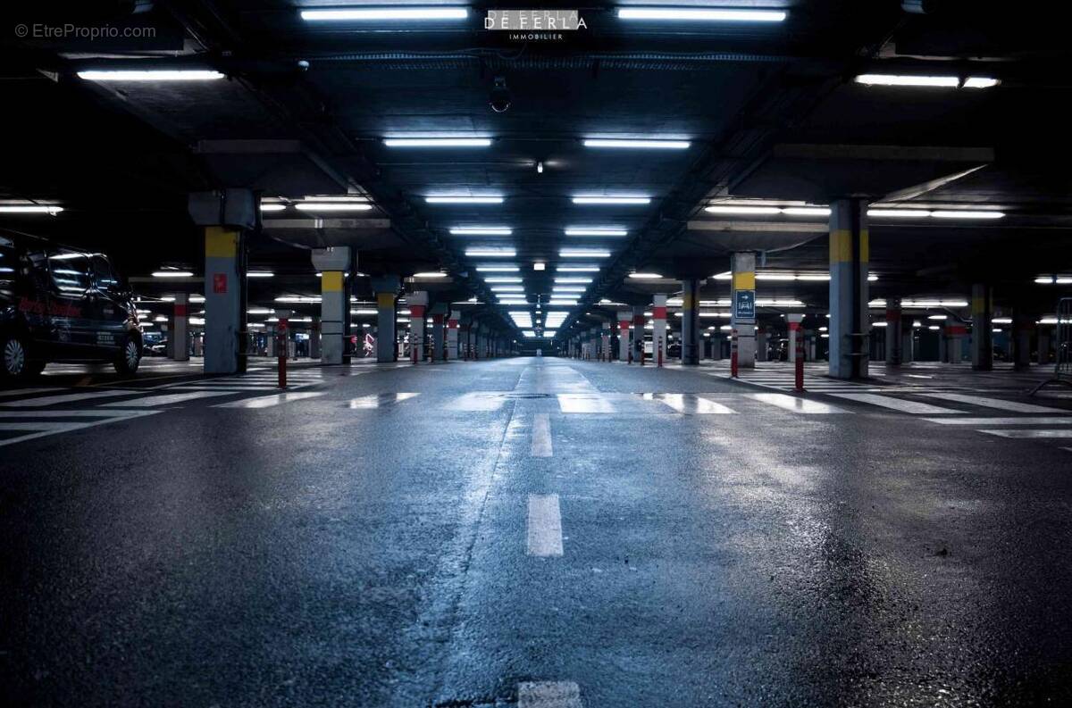 Parking à PARIS-20E