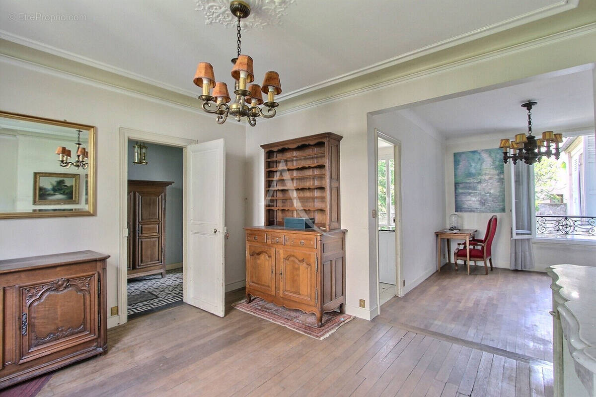 Maison à VILLENEUVE-LA-GARENNE
