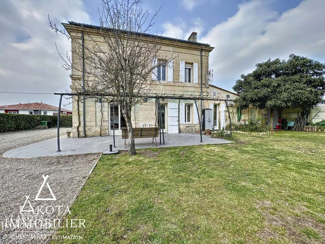 Maison à AMBARES-ET-LAGRAVE