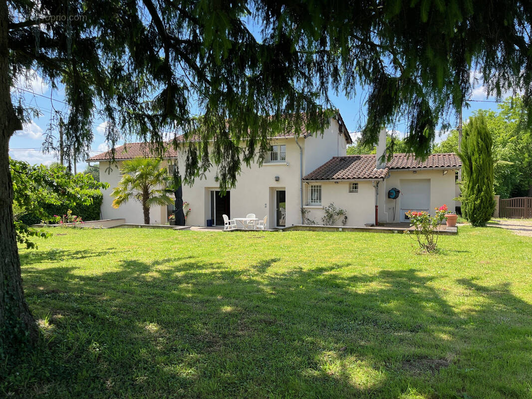 Maison à MONTHIEUX