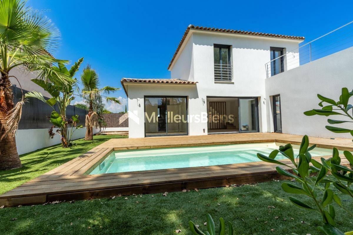 Maison à ROQUEBRUNE-SUR-ARGENS
