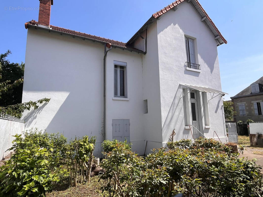 Maison à YZEURE
