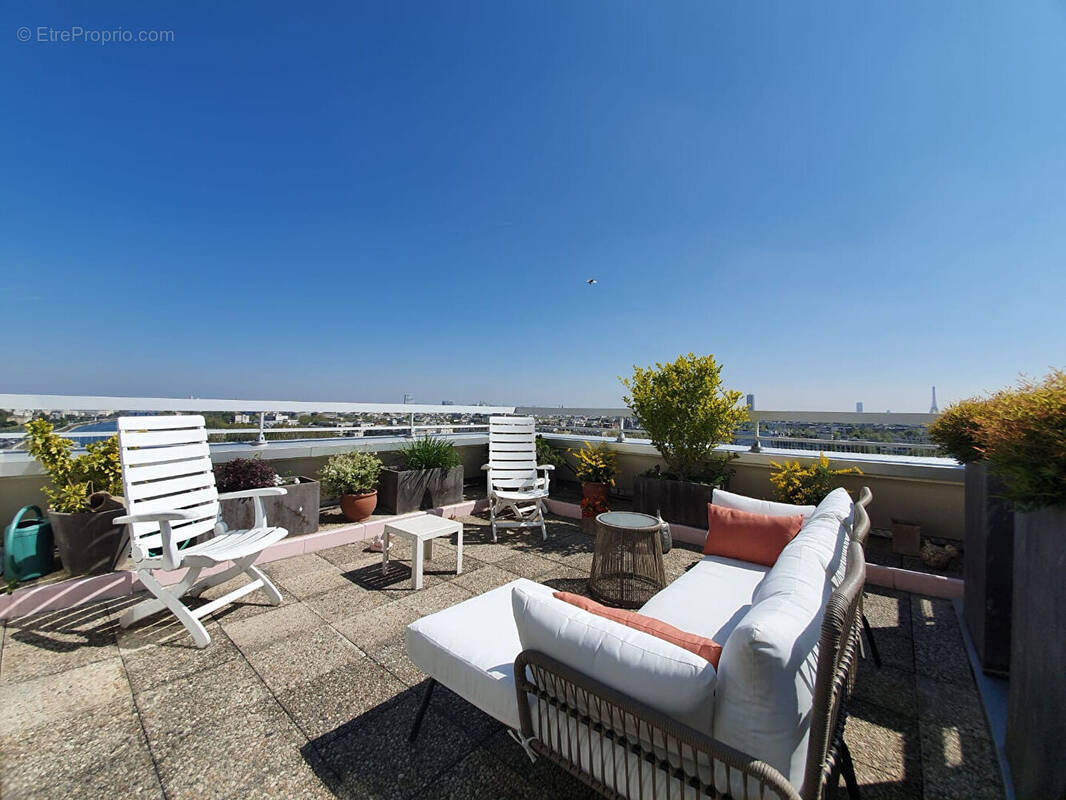 Appartement à COURBEVOIE