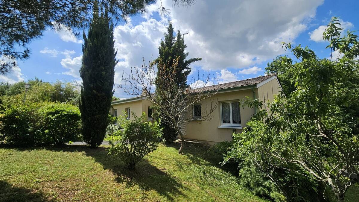 Maison à MONTGUYON
