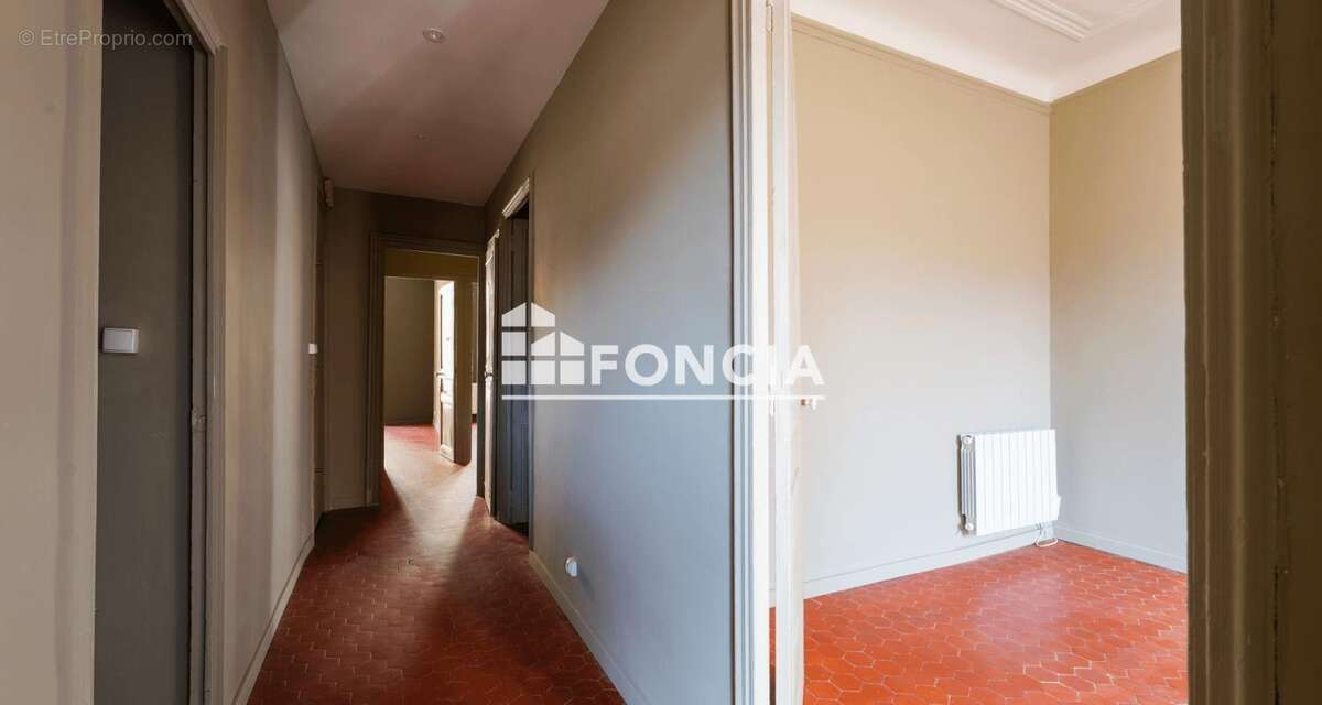 Appartement à MARSEILLE-1E