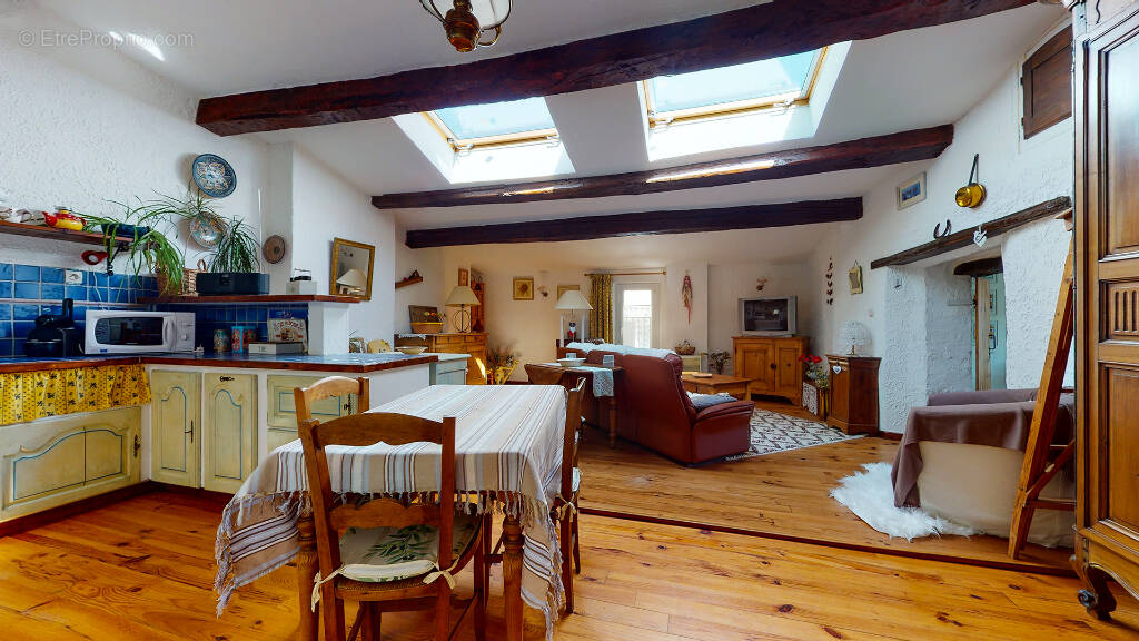 Appartement à CEYRESTE