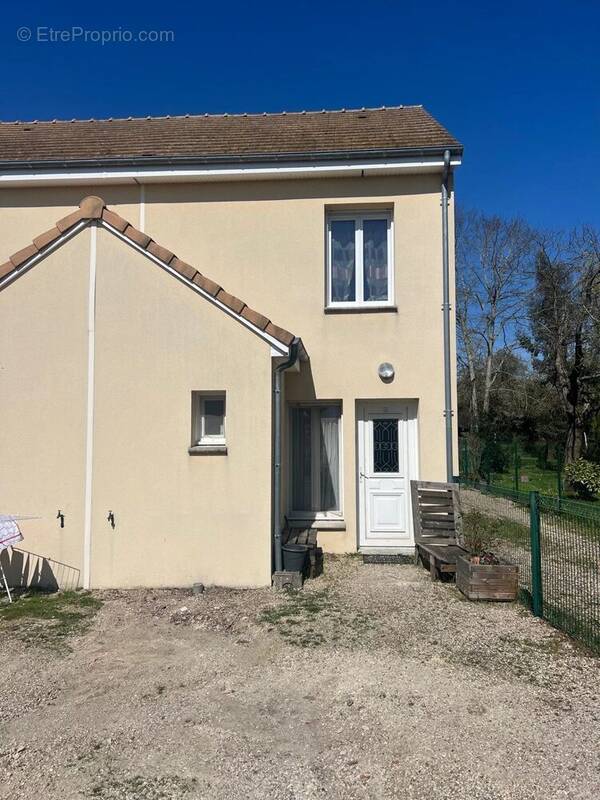 Maison à HOUDAN