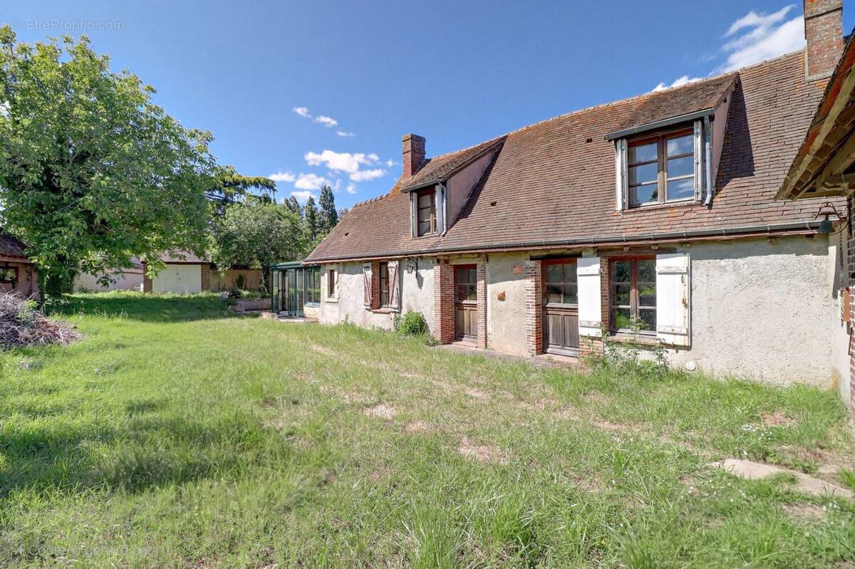 Maison à HOUDAN