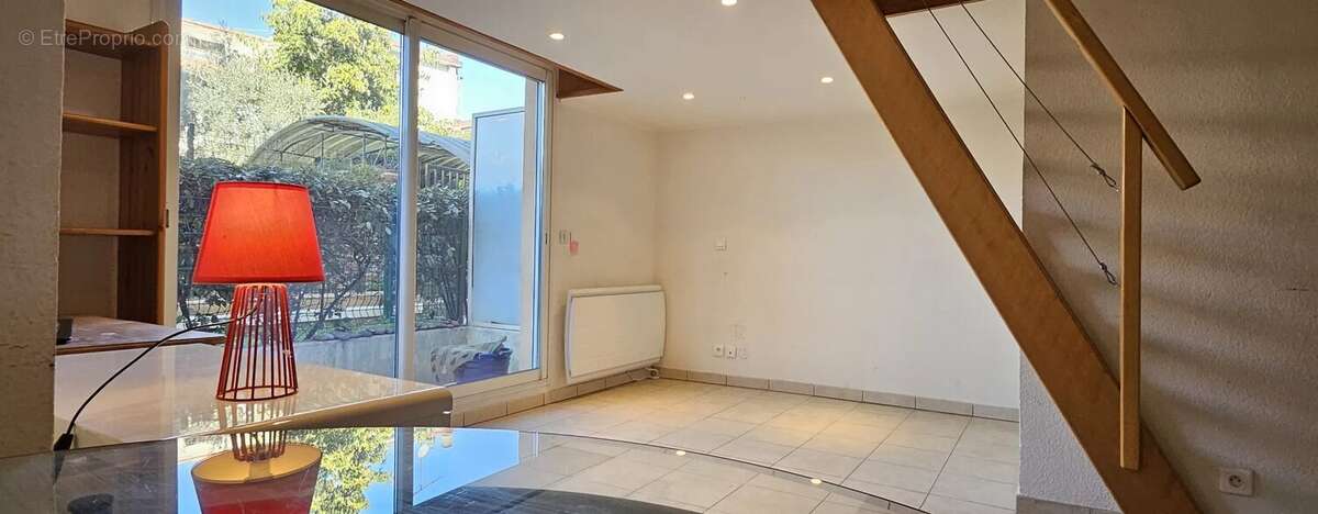 Appartement à SAINT-LAURENT-DU-VAR