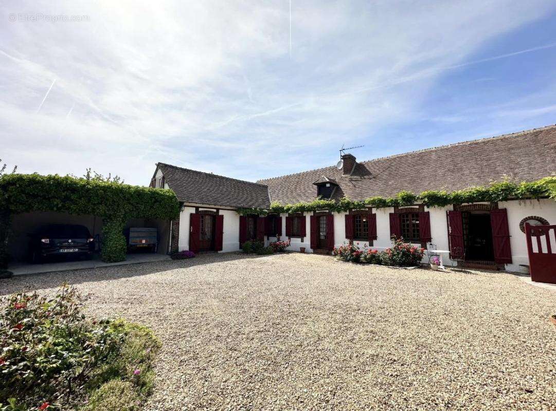 Maison à SAINT-LUBIN-DES-JONCHERETS