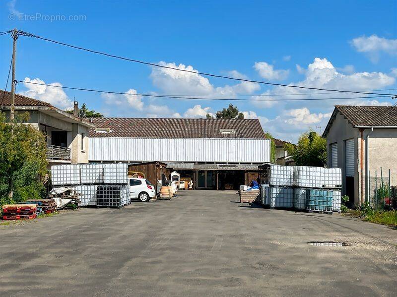 Commerce à FLEURANCE