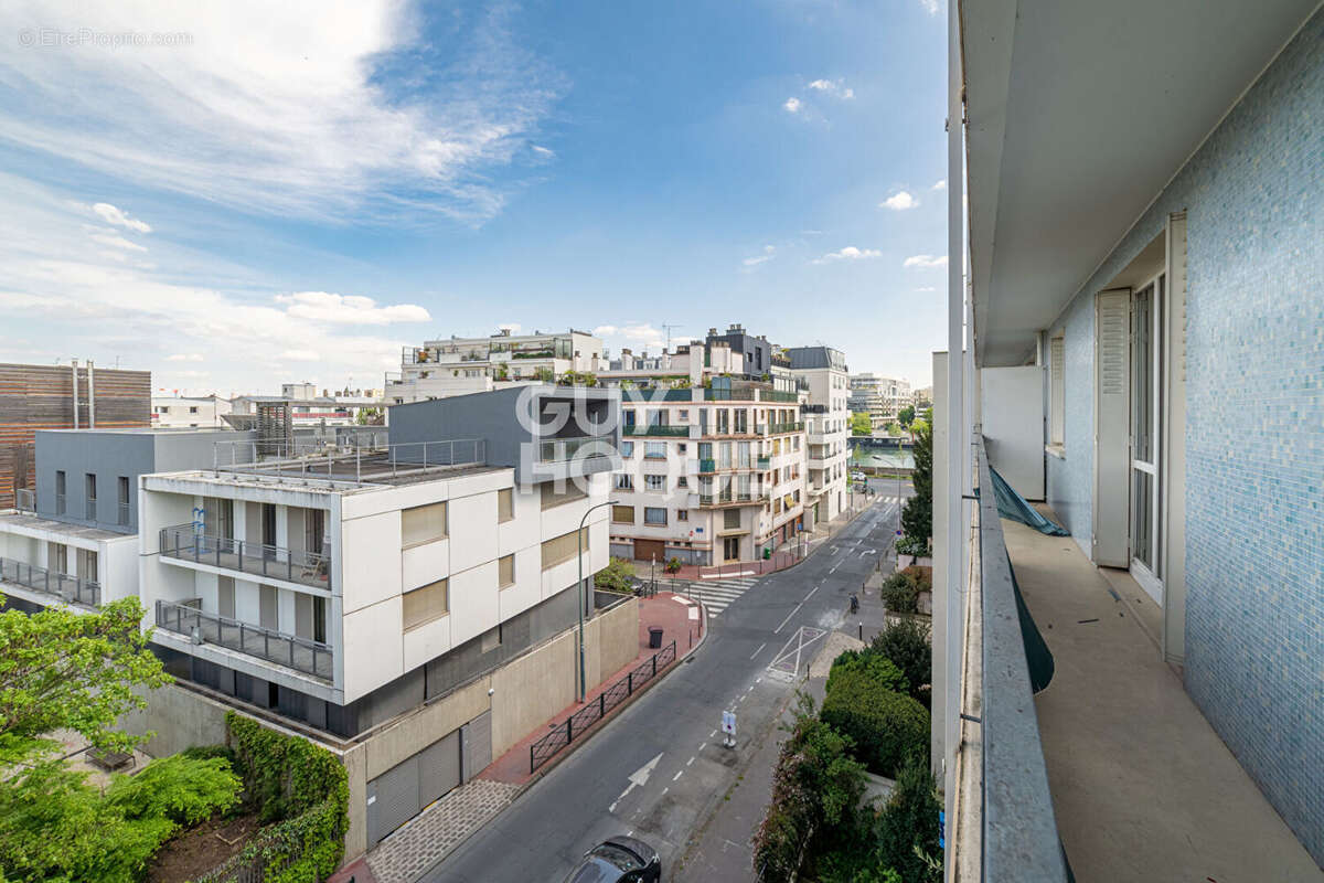 Appartement à COURBEVOIE