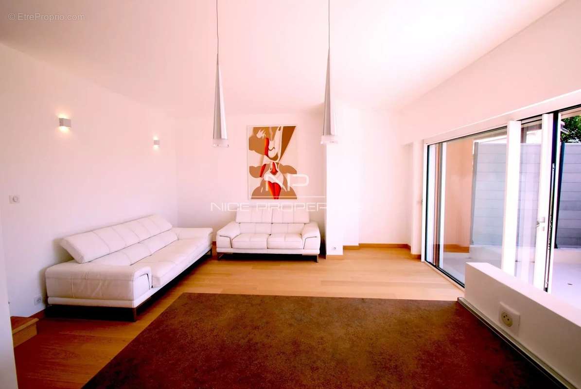 Appartement à EZE