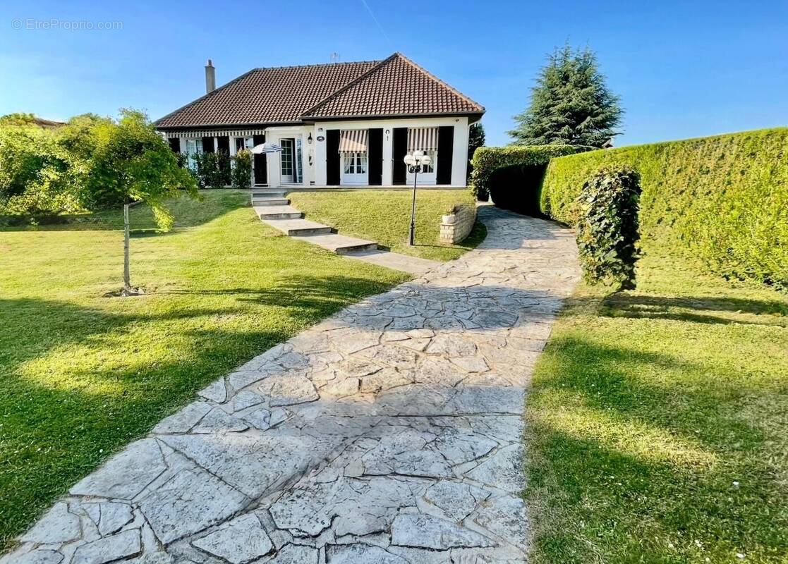 Maison à PRINGY